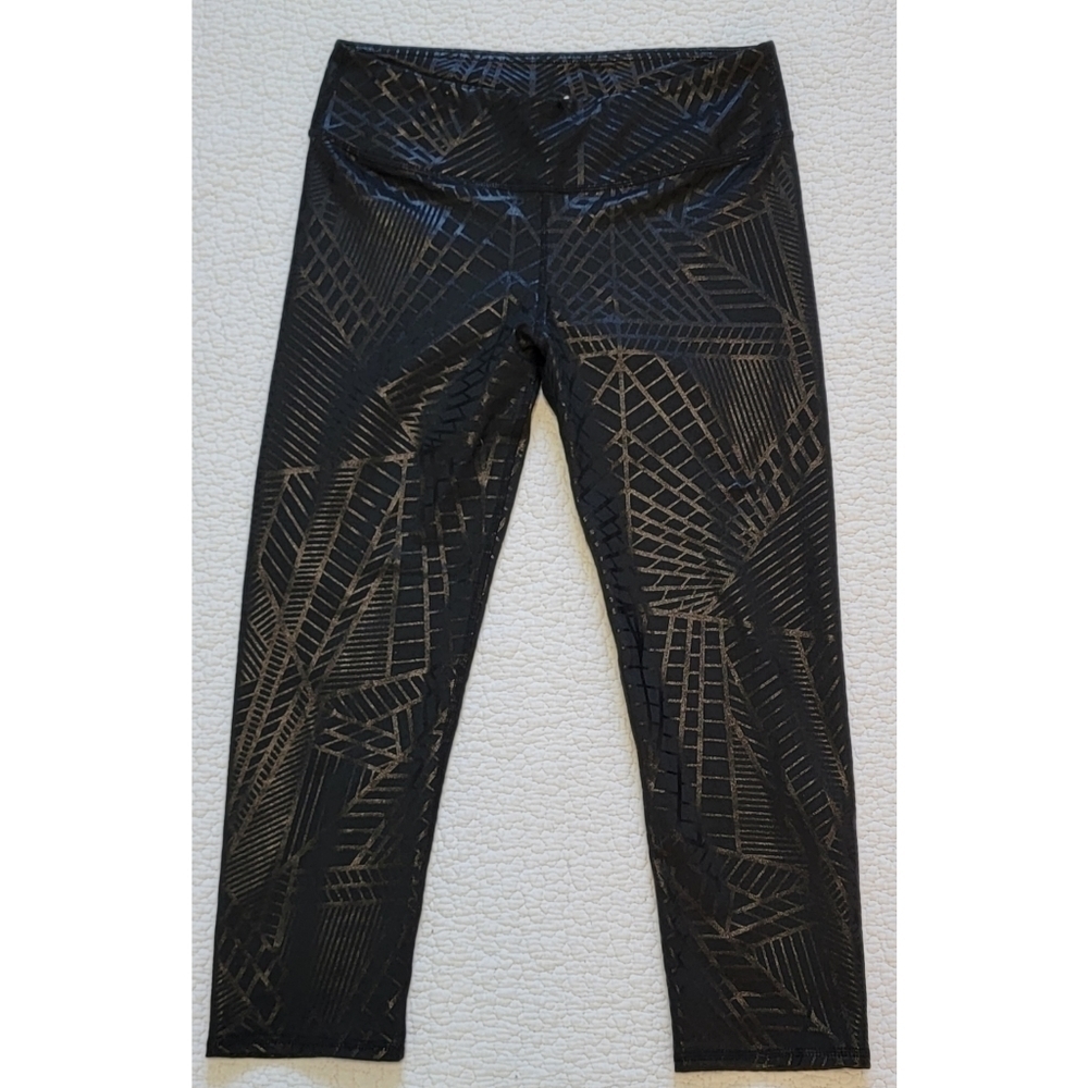 Fabletics Define Mid-Rise Capri